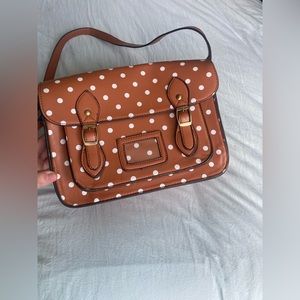 Cute stylish crossbody bag from London 🤍